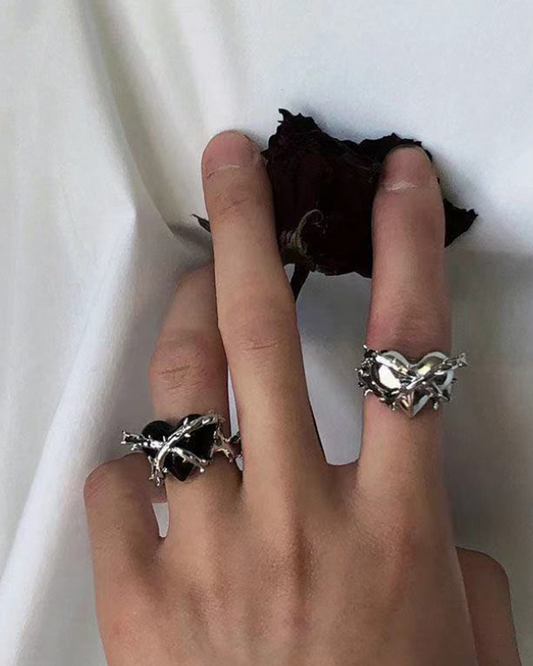 Maleah Gothic Black Heart Silver Ring