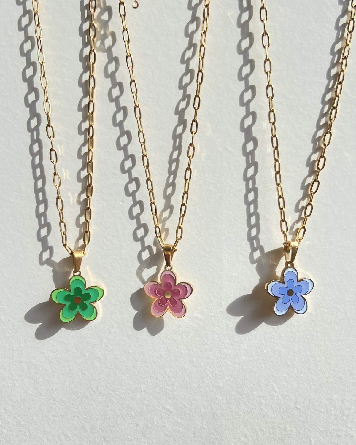 Darlene Cute Flower Golden Pendant Necklace(3 Colors)