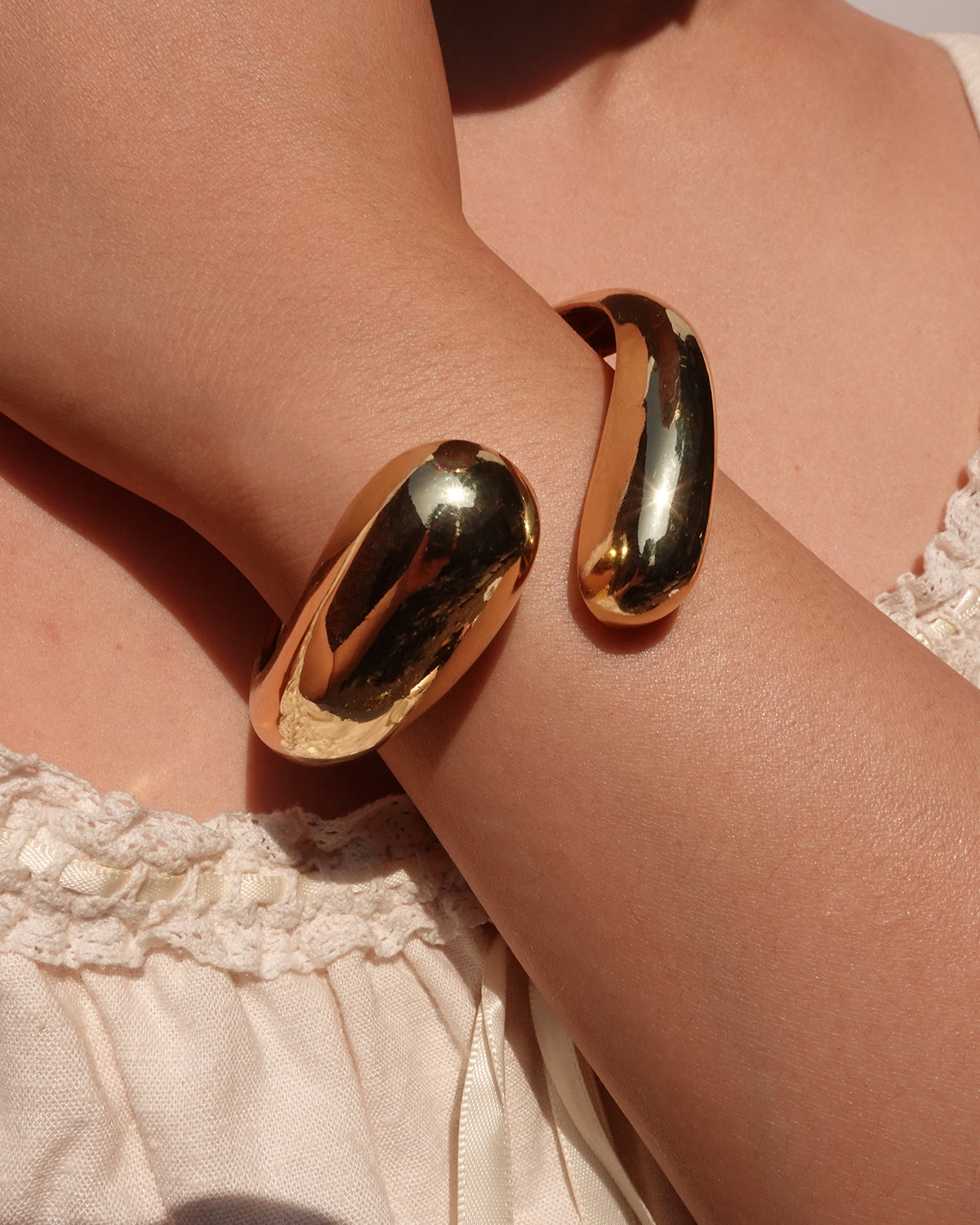 Leona Chunky Golden Bangle