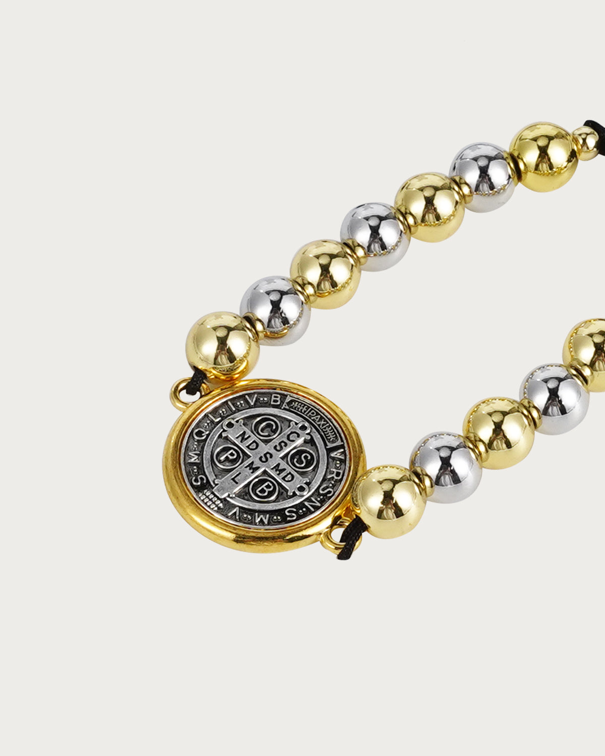 Pulsera dorada con cuentas de hilo de la Virgen María