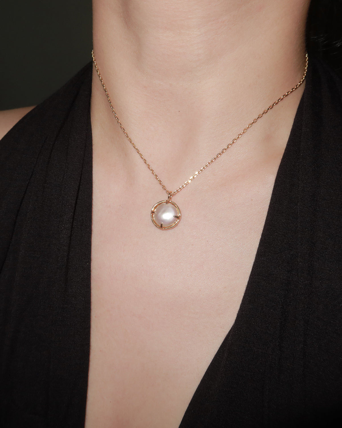 Suzanne Pearl Golden Pendant Necklace