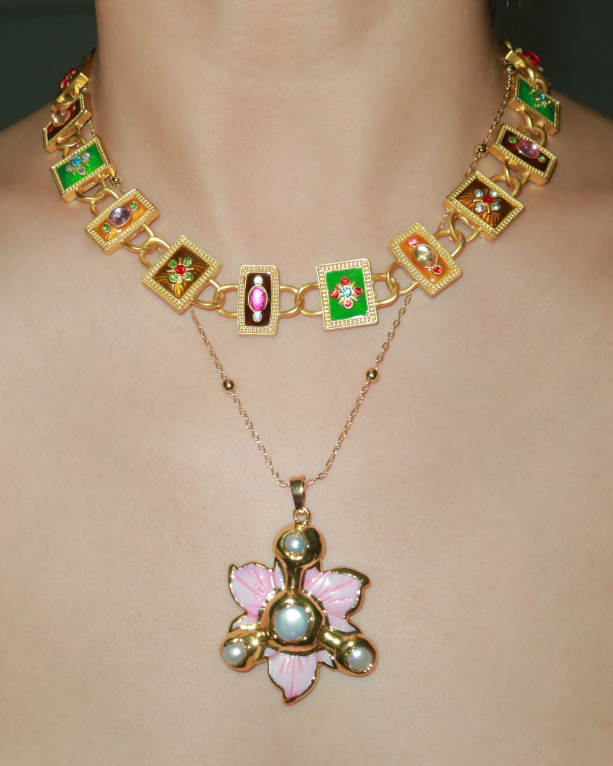 Venus Romantic Enamel Glaze Medieval Golden Necklace
