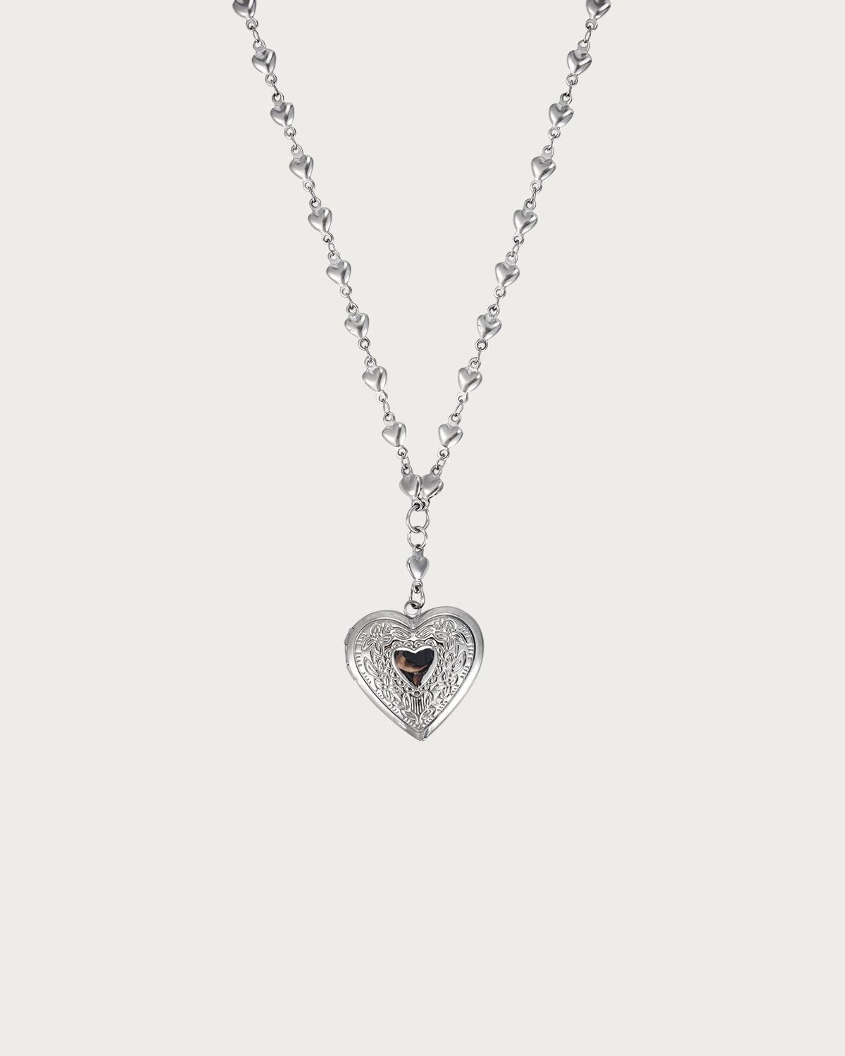 Collar con colgante de medallón de plata con forma de corazón