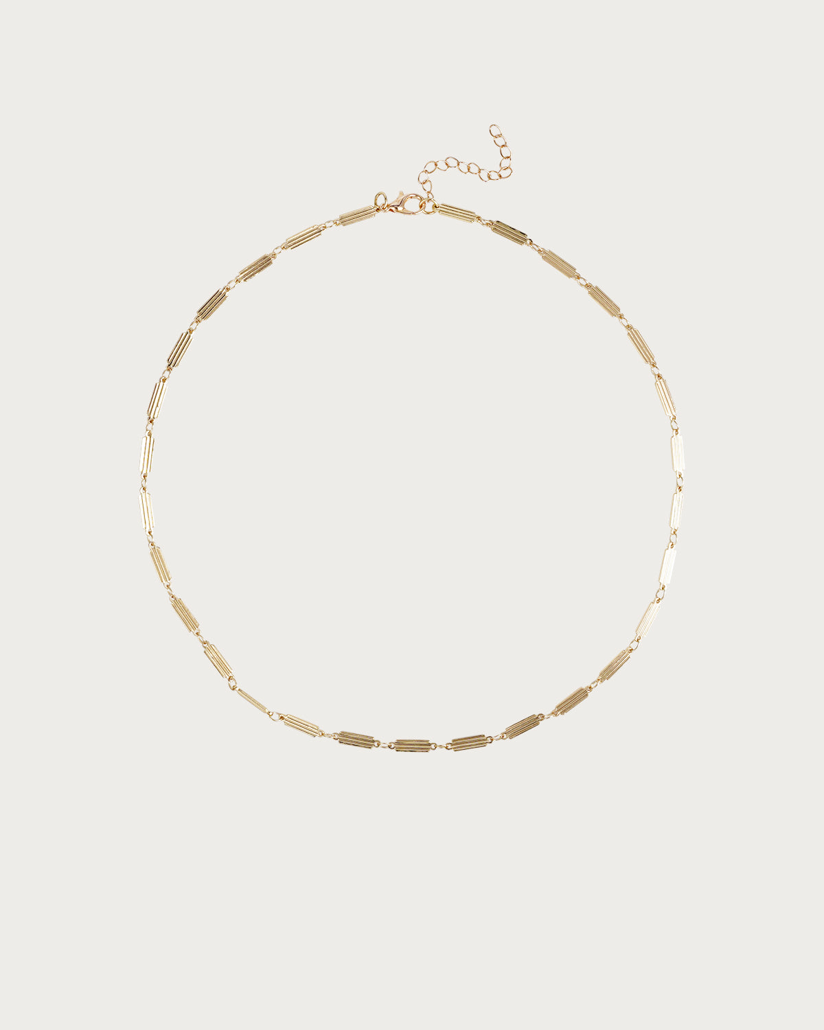Collar dorado con eslabones rectangulares pequeños