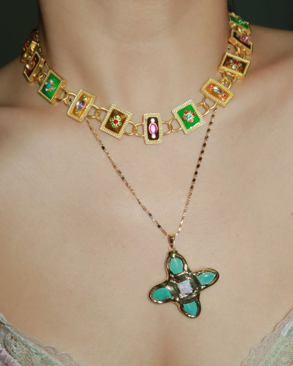 Venus Romantic Enamel Glaze Medieval Golden Necklace