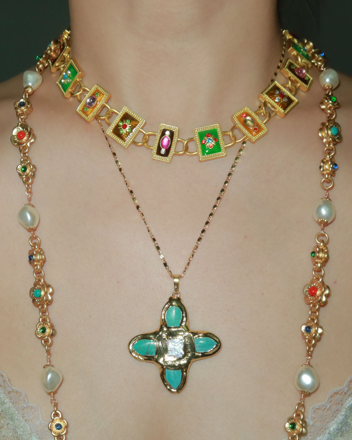 Venus Romantic Enamel Glaze Medieval Golden Necklace