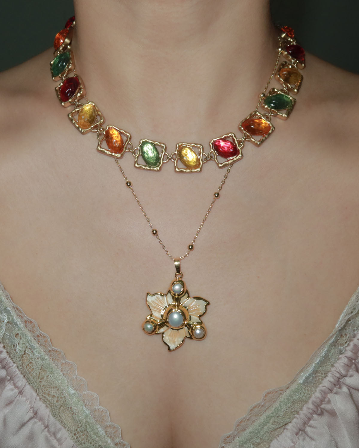 Alisa Pearl Flower Golden Pendant Necklace(4 Colors)