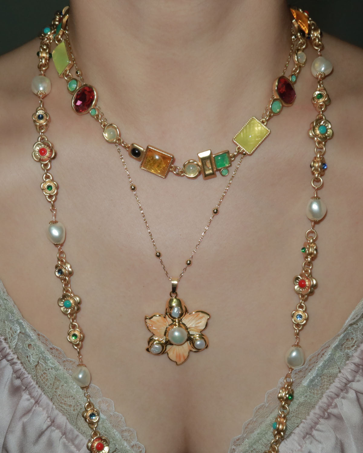Alisa Pearl Flower Golden Pendant Necklace(4 Colors)