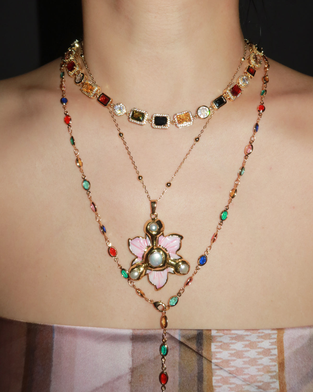 Alisa Pearl Flower Golden Pendant Necklace(4 Colors)