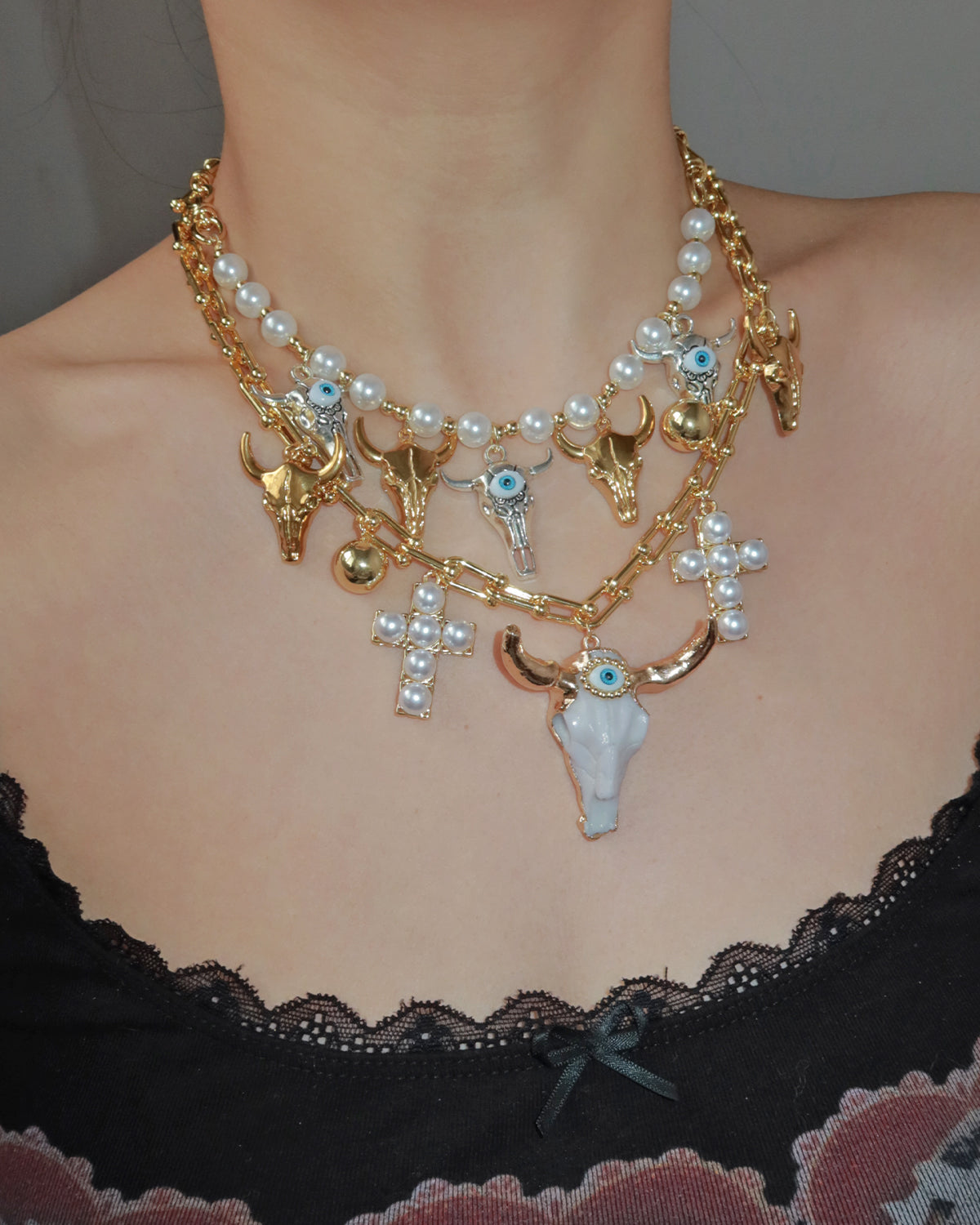 Charlotte Bull Head Pearl Golden Necklace Set