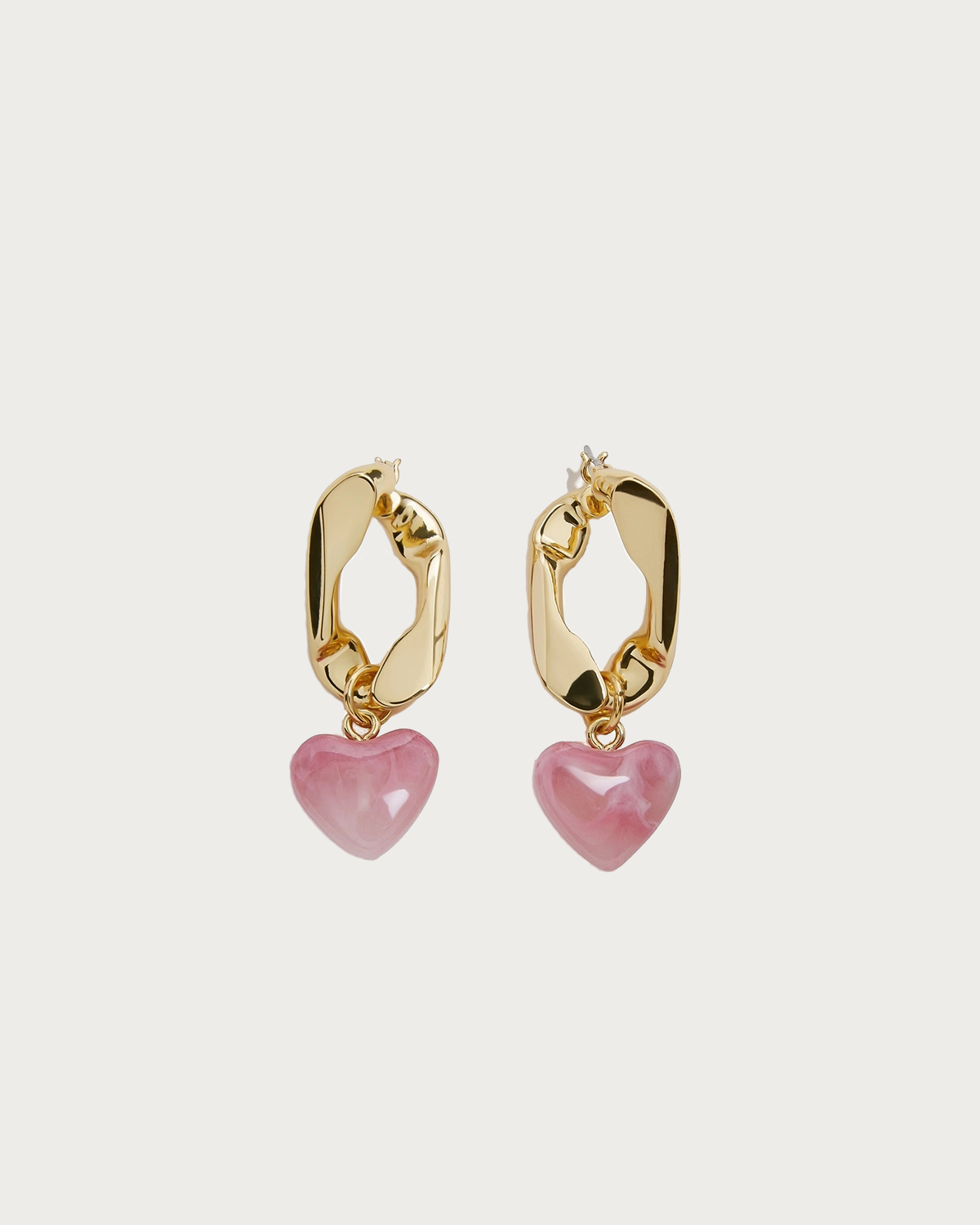 Pendientes colgantes dorados con corazón de acrílico rosa