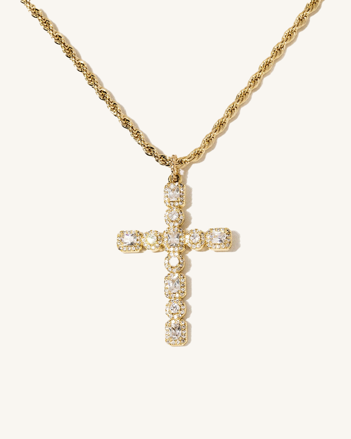 Collar dorado con cruz brillante