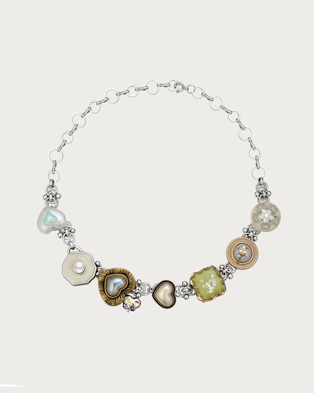 Collar de plata con perlas y botones de corazón