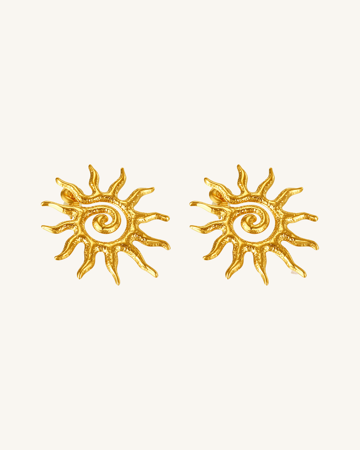 Pendientes bohemios dorados con forma de sol