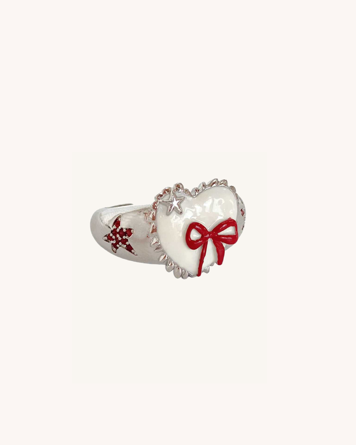 Anillo de plata con lazo rojo, estrella y corazón