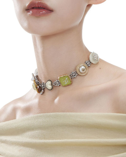 Collar de plata con perlas y botones de corazón