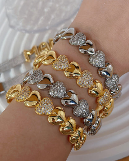Brazalete de oro con forma de corazón
