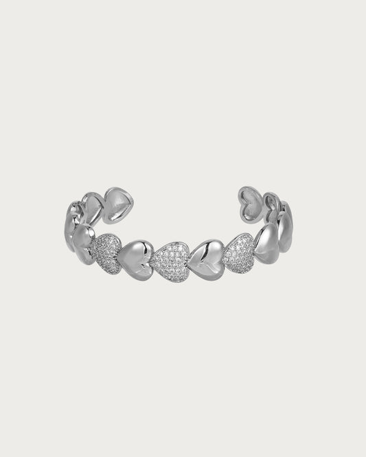 Brazalete de oro con forma de corazón
