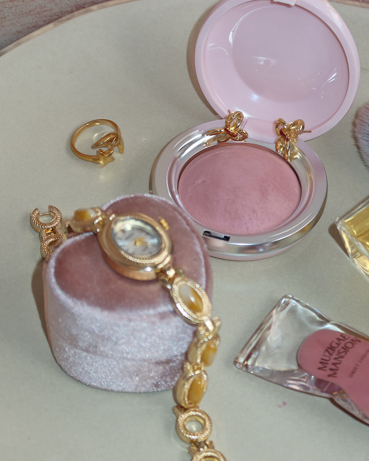 Una Hollow Enamel Bowknot Earrings