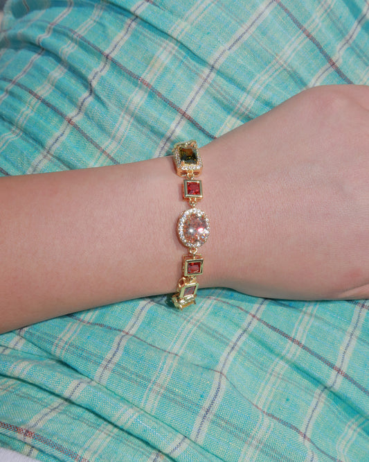 Mona Vintage Luxury Square Golden Bracelet