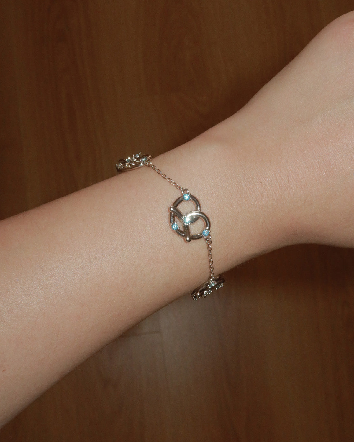 Fortelle Blue Crystal Horseshoe Golden Brown Bracelet