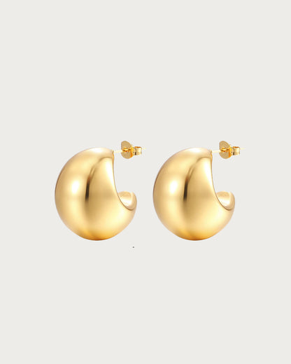 Pendientes dorados con gotas de agua gruesas