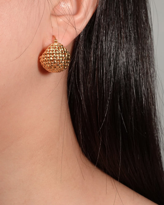 Pendientes de aro dorados huecos con trenza