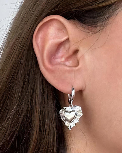 Pendientes de aro de plata con forma de corazón