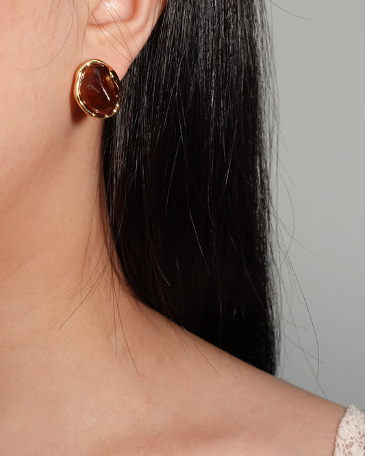 Pendientes de resina marrón dorados