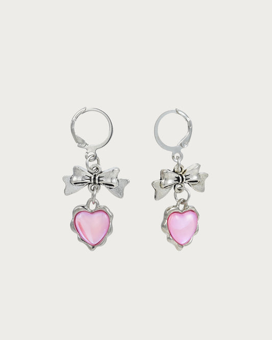 Pendientes de plata con lazo de corazón de piedra lunar