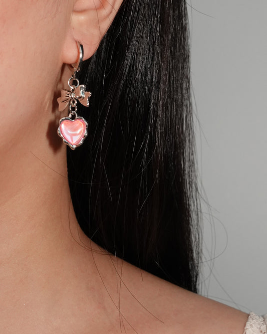 Pendientes de plata con lazo de corazón de piedra lunar