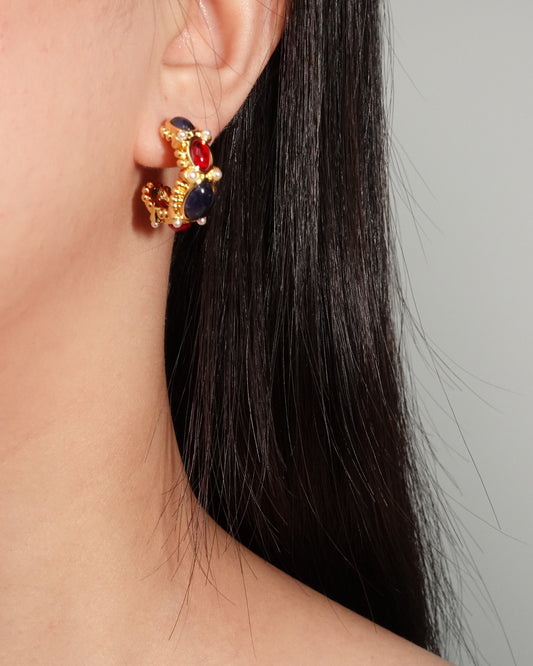 Pendientes de aro dorados de lujo con perla de corte retro