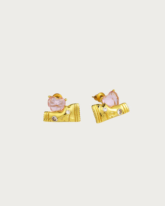 Pendientes dorados con forma de corazón rosa caramelo