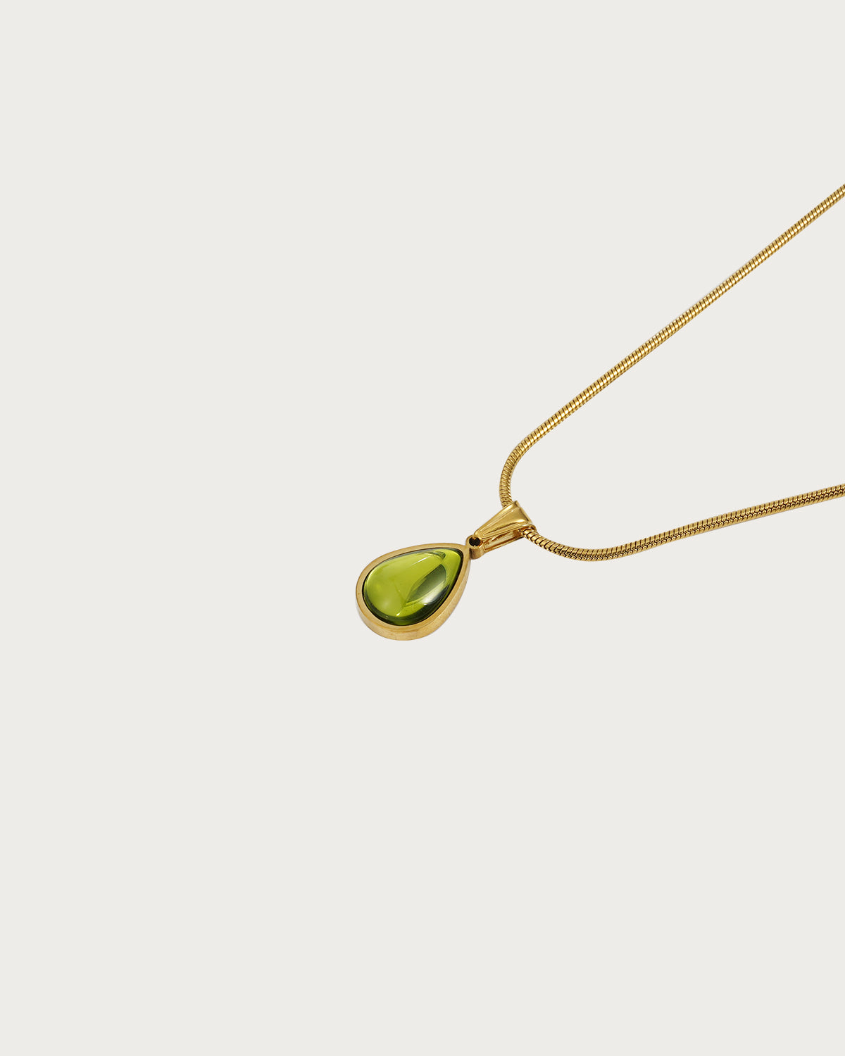 Collar con colgante de gota de agua verde dorado