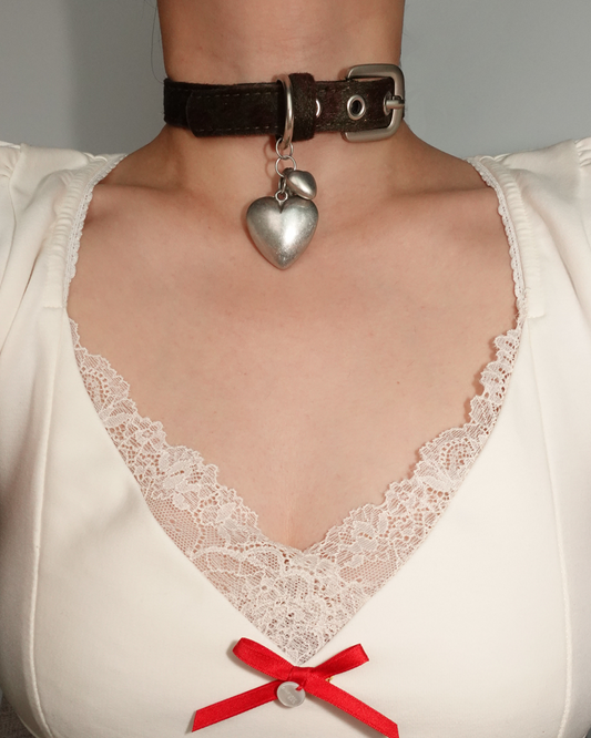 Collar de plata con corazón de camuflaje