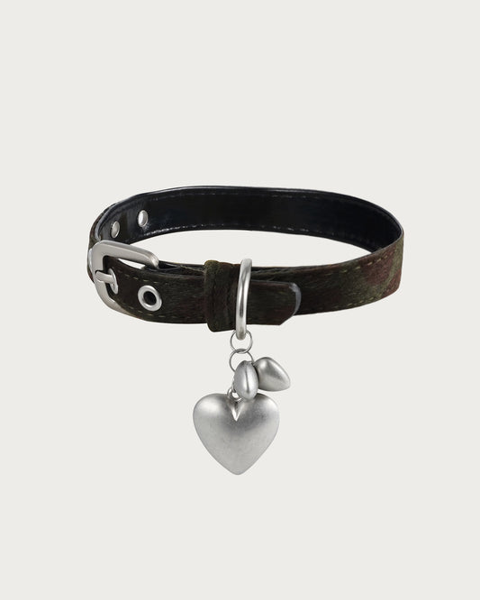 Collar de plata con corazón de camuflaje