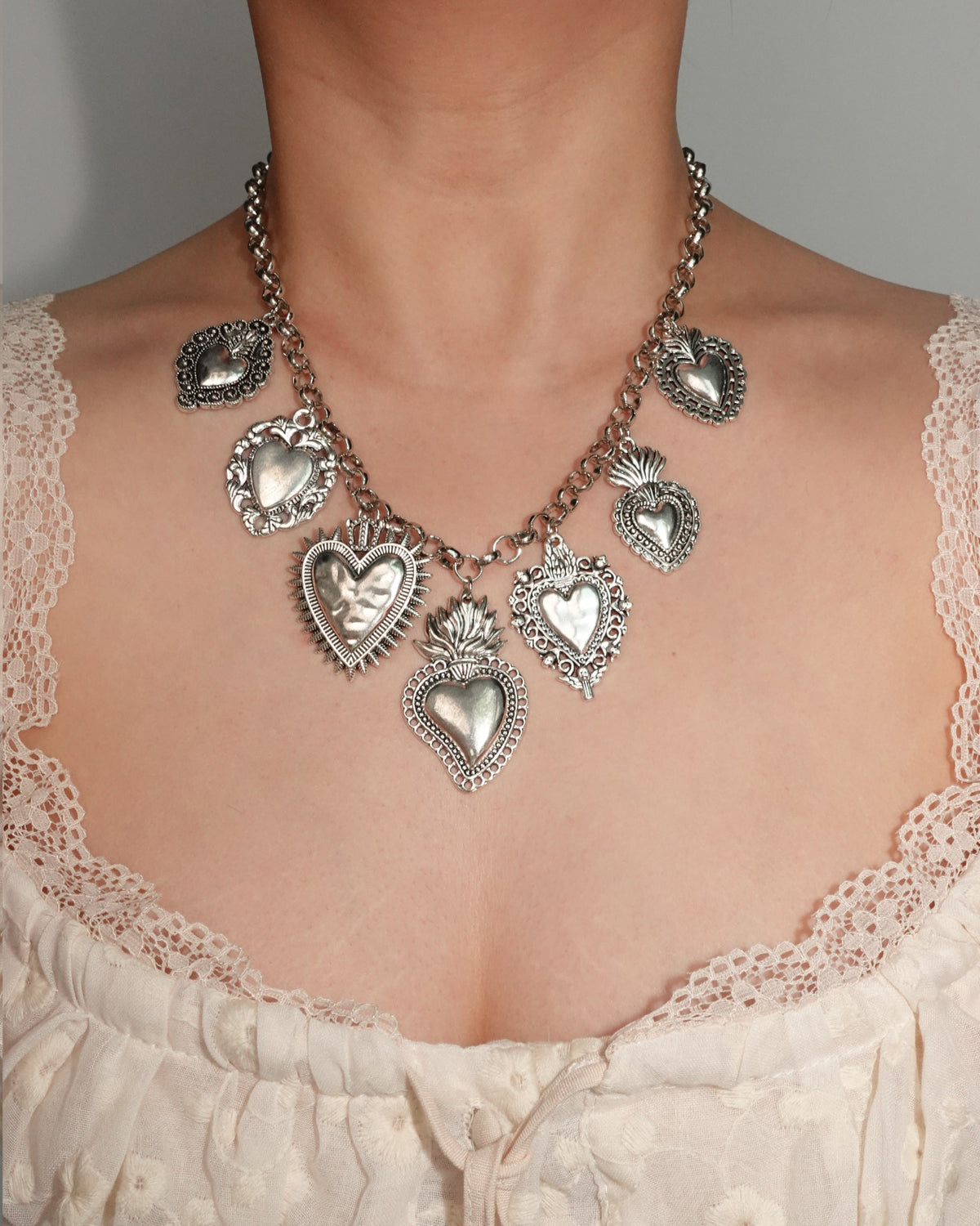 Collar de plata con corazón vintage