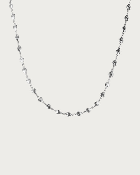 Collar de plata con corazón de amor
