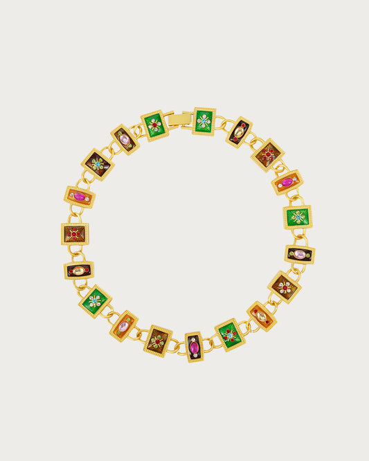 Collar dorado medieval con esmalte romántico