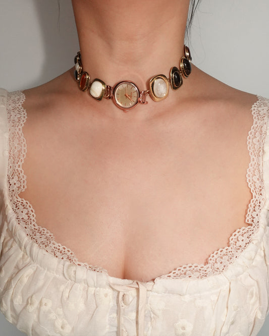 Collar con reloj ciberpunk