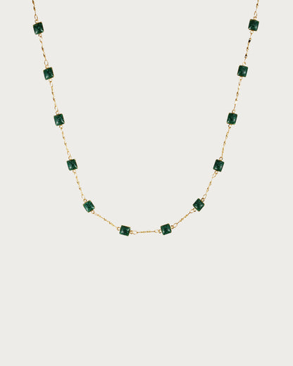 Collar dorado con esmalte cuadrado verde