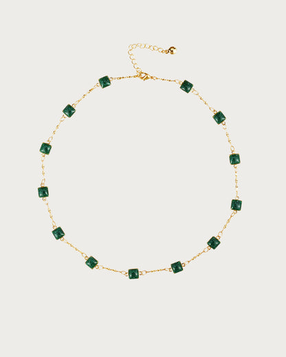 Collar dorado con esmalte cuadrado verde