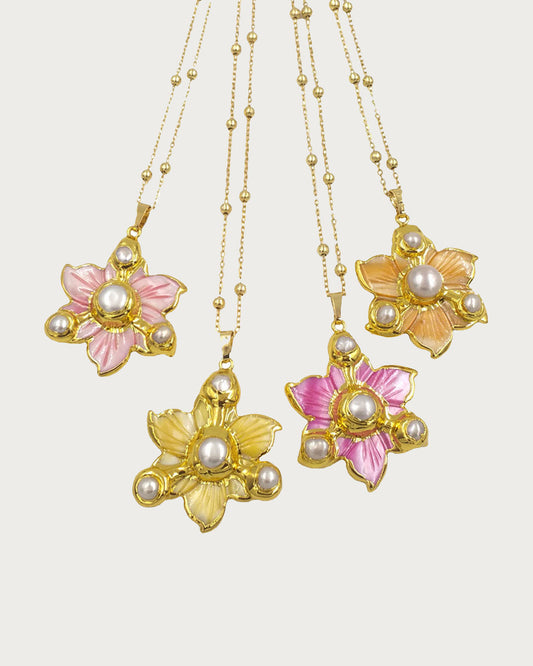 Alisa Pearl Flower Golden Pendant Necklace(4 Colors)