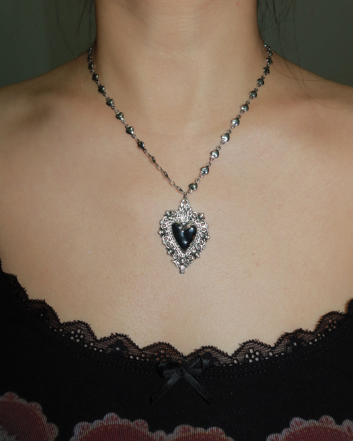 Cathy Vintage Black Heart Silver Pendant Necklace