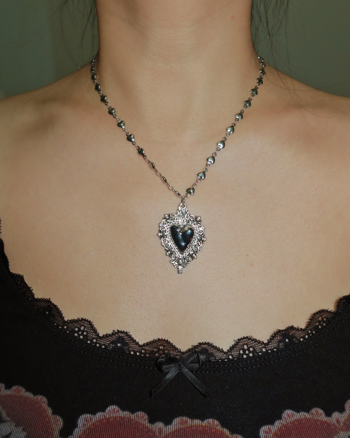 Cathy Vintage Black Heart Silver Pendant Necklace
