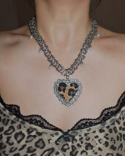 Nativid Chic Leopard Print Heart Pearl Necklace