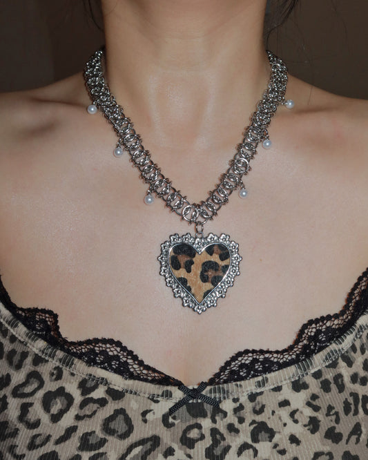 Nativid Chic Leopard Print Heart Pearl Necklace