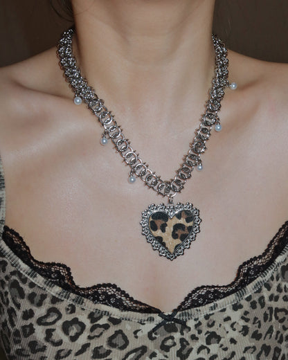 Nativid Chic Leopard Print Heart Pearl Necklace