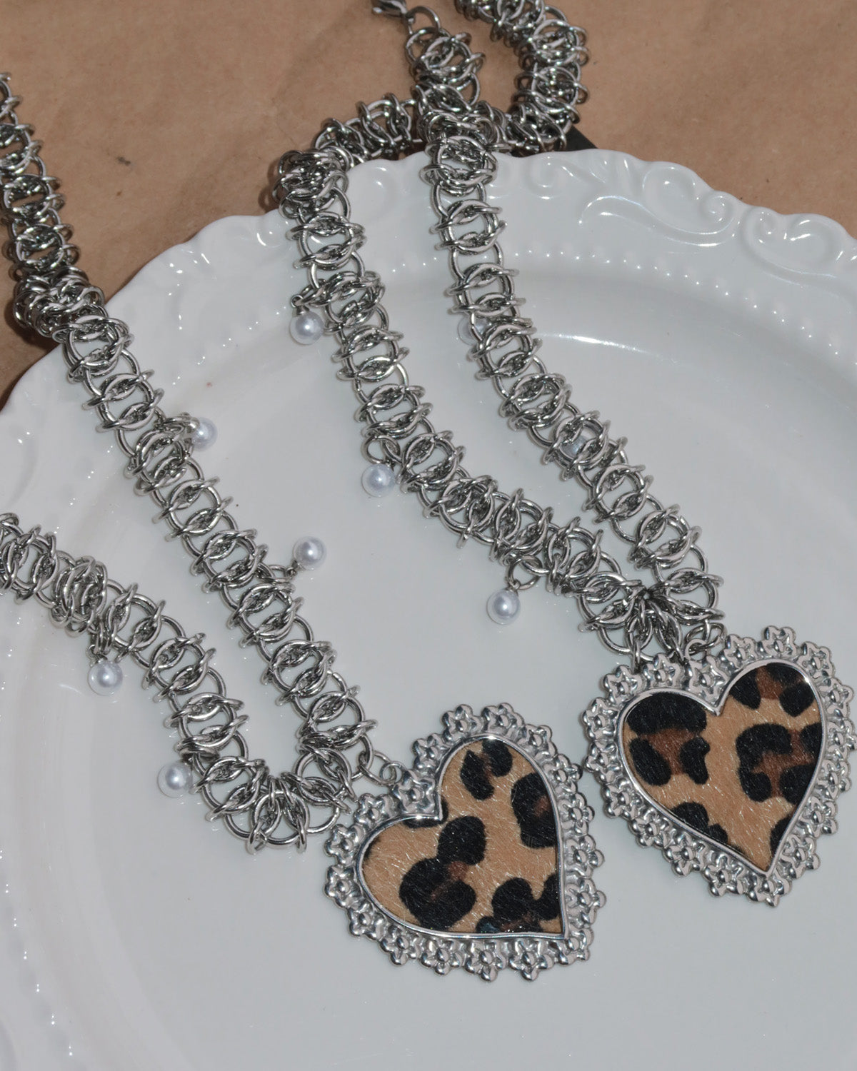 Nativid Chic Leopard Print Heart Pearl Necklace