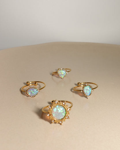 Anillo dorado de ópalo